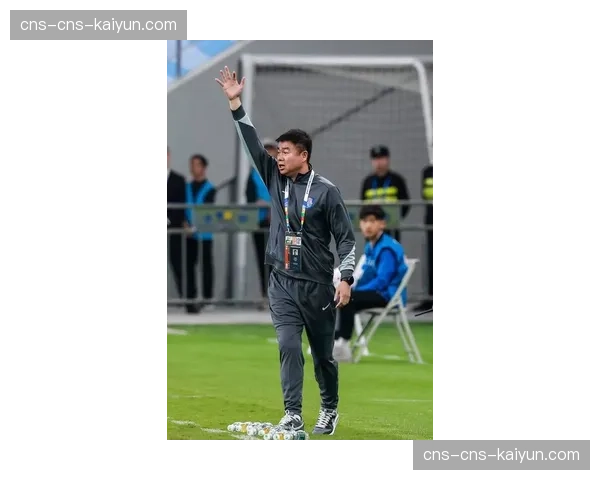 深圳新鹏城门将获评全场最佳，高接低挡化解对手多次威胁射门