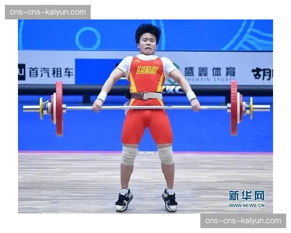 举重世界杯首个比赛日：女子49公斤级上演神仙打架，世界纪录告破